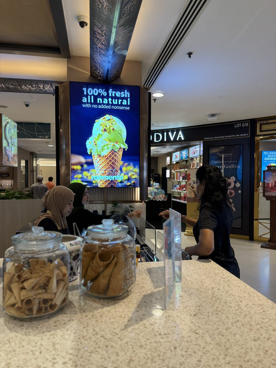 drshamala's tweet photo. Food is happiness!
The food industry has brilliance we can sure learn from! How the pleasures of life can be served with “kind of” no guilt!  Throughly enjoyed this super delicious Gelato Italiano Momento - which simply meant to me “yummy”!
Happy weekend everyone! https://t.co/Ni0x68YWoN