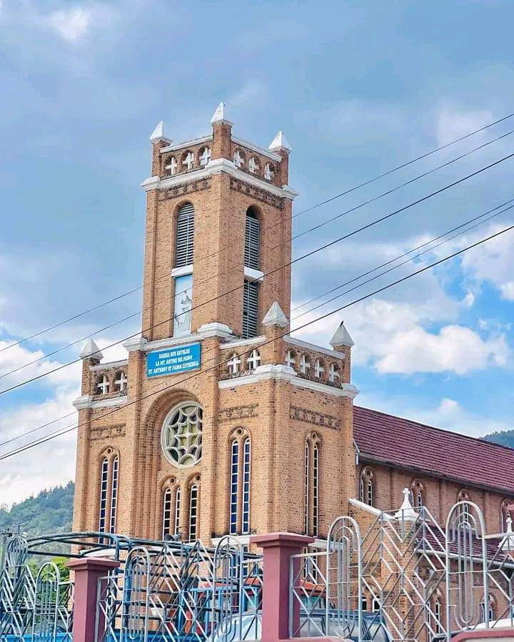 SALA YA JIONI.

Kwa jina la Baba na la Mwana na la Roho Mtakatifu, Amina.

Tunakushukuru ee Mungu kwa mema yote uliyotujalia sikuu hii ya leo.

BABA YETU.
Baba yetu uliye mbinguni, jina lako litukuzwe. Ufalme wako ufike. Utakalo lifanyike duniani kama mbinguni.

Utupe leo mkate