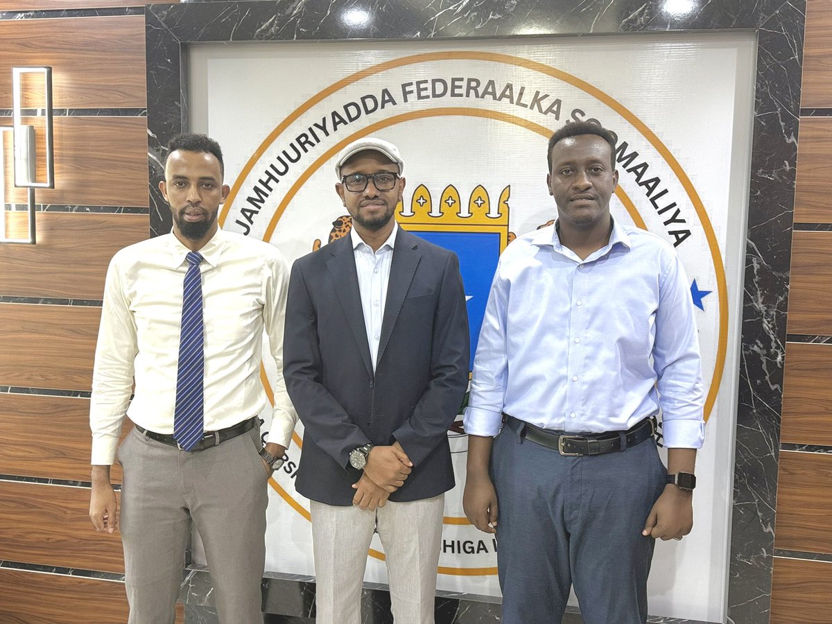 Today in Mogadishu, we paid a courtesy visit to the <a href="/MoPIED_Somalia/">MoPIED</a>'s Office of Aid Coordination.
We had a fruitful discussion with Mr. <a href="/AbdifatahGaandi/">Abdifatah Hassan</a> , Director of Aid Coordination, where we introduced the vision and mission of the Somali Humanitarian Magazine (SHM).
Our