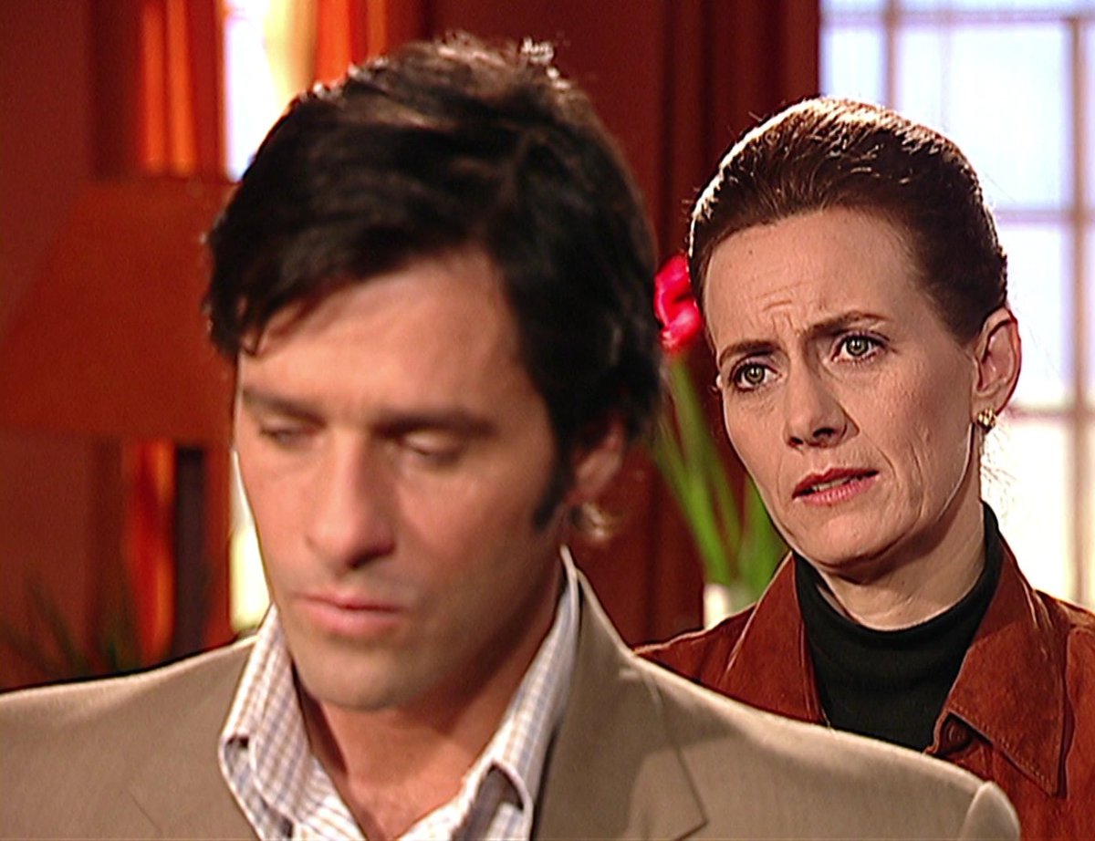PasdeGavilanes's tweet photo. #PasiónDeGavilanes #PDG58 Doña Gabriela le pide a Fernando que asuma la administración de la Hacienda para que la ayude a enfrentarse al peligro de los Reyes. https://t.co/0MKbpUIwPW