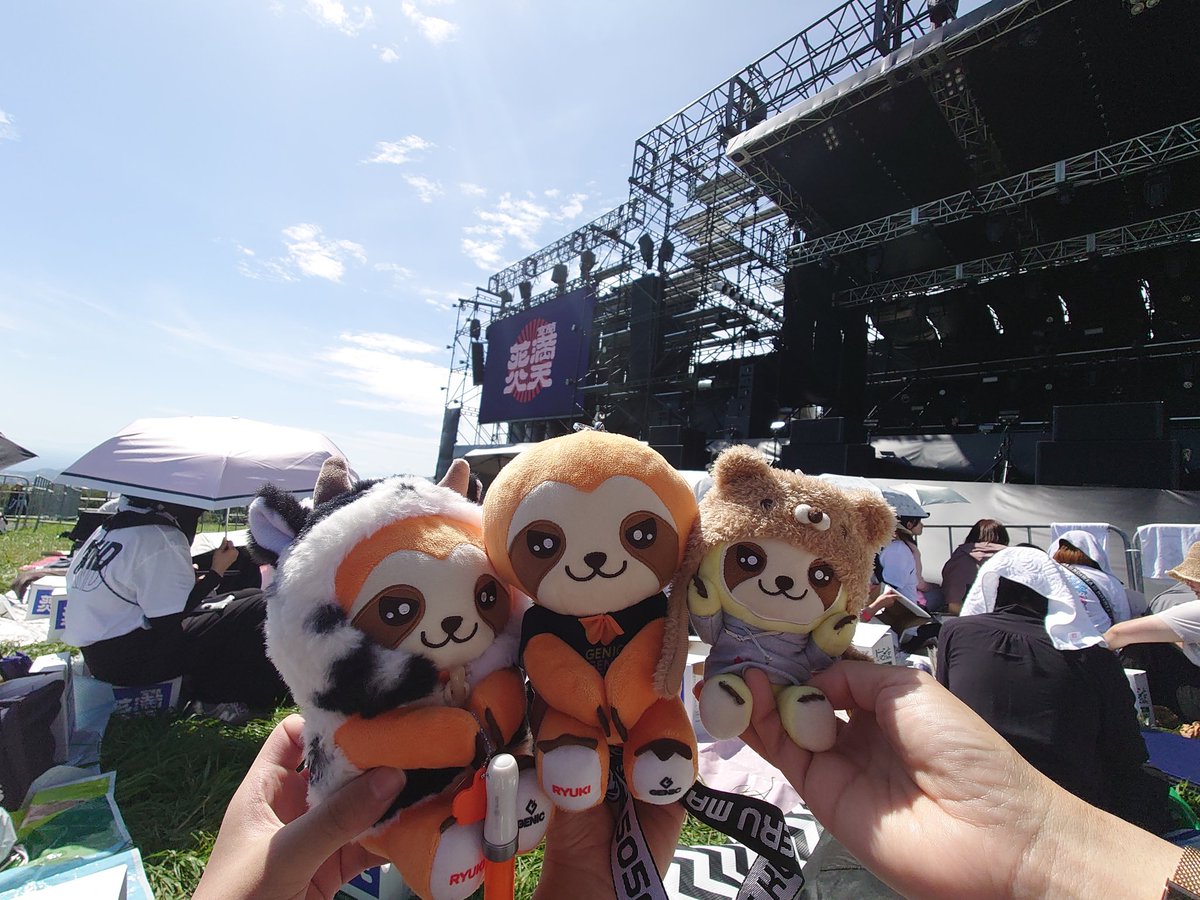 i225misa's tweet photo. レポ日中に全然できなかったけど、本当に最高でした！！リハも本番もみんな室蘭に来れて楽しい幸せっていう感情が毎秒毎秒表情に歌に振りに感じられるライブでした。かっこよかった！どこまでも幸せにしてくれるGENIC🌈素晴らしい思い出とパフォーマンスをありがとう❤️‍🔥
#室蘭満天花火2025
#GENIC #FUN3 https://t.co/IMRFaykpmQ
