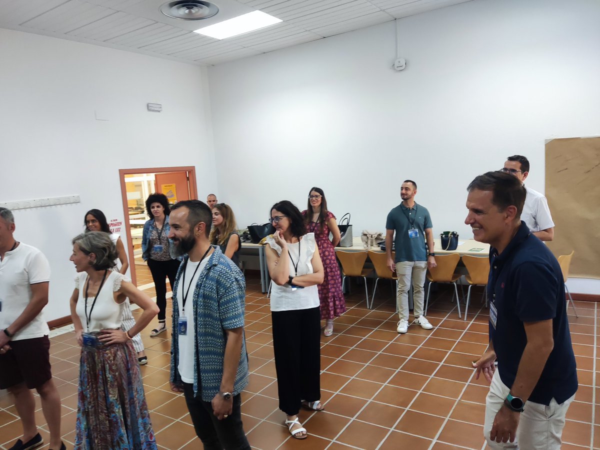 blancanamero's tweet image. El todo creador del ser humano es un #cuerpo que moviliza el #PoderCreador...Pedro guió para generar #consciencia y #emociones para generar un espacio de confianza...2/3