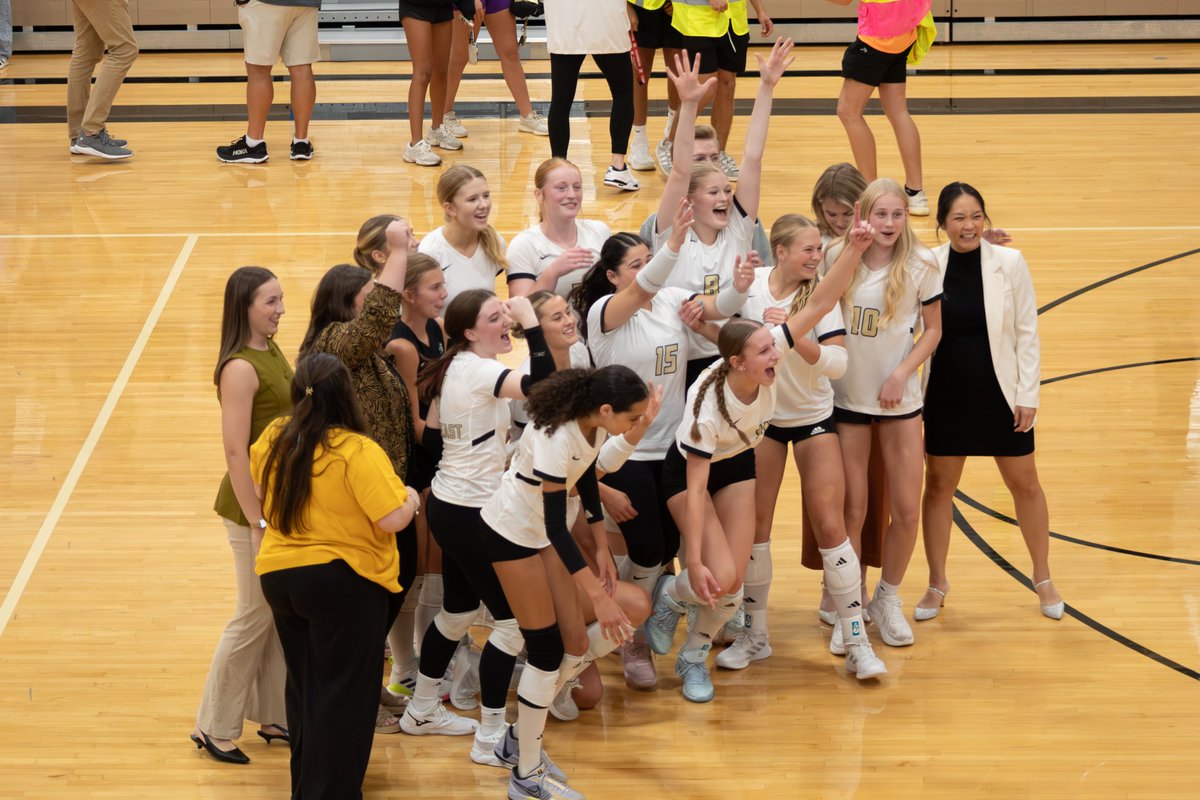 LSEVBBoosters's tweet photo. 🔥 Southeast takes down Lincoln Northeast in a thrilling match! 🏐💪 #GoKnights #TeamWin #Kp

Varsity: 21-25, 26-24, 18-25, 25-15, 15-8
JV: 16-25, 25-23, 15-10
Reserve: 14-25, 9-25
Freshman:  25-16, 22-25, 13-15 https://t.co/s9AkgbLF8r