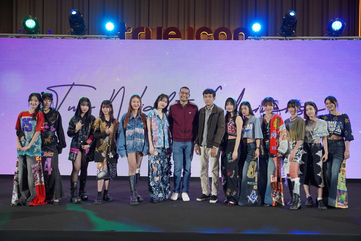 Hello_asian's tweet photo. “ม.ร.ว.เฉลิมชาตรี ยุคล” หรือ “คุณชายอดัม” เปิดตัว 6 คู่จิ้น จากซีรีส์ “Two Nights Universe” เตรียมเสิร์ฟความฟินให้ชาว GL เร็วๆนี้ #TwoNightsUniverse
เพิ่มเติม> https://t.co/FA5j40k0Ef
#sairungppk #pphakamazz
#น้ำฝนคริสทีน #yenaneedcat
#maysaploy #แอนนี่เฌออัณณ์
#jassmiine_t #FroyPenpitcha
#aiwana__ #amkodiary
#Kaimook #jxnnyaa_ #ThaiGL
#TwoNightsWithTheDevil
#TwoNightsTooDrunk
#TwoNightsToTheEviction
#TwoNightsToRepay
#TwoNightsWithBlueSunshine
#TwoNightsWithMyBoss
ข่าวดีสำหรับชาว GL (Girls’ Love) เตรียมตัวให้พร้อมกับซีรีส์ใหม่สุดปัง ผลงานชิ้นใหม่ของน้องๆ จากค่าย Bobcat Talent ของ “ม.ร.ว.เฉลิมชาตรี ยุคล” หรือ “คุณชายอดัม” เรียกน้ำย่อยด้วยการจัดงานแถลงข่าวเปิดตัวนักแสดงน้องใหม่จากเรื่อง Two Nights Universe ซีรีส์สั้น GL (Girls’ Love) ของคู่รักหญิงๆ 6 คู่ 6 เรื่อง กับเรื่องราวสองคืนที่ทำให้ความสัมพันธ์ของทุกคนดำเนินไปข้างหน้าผ่านการใช้คุณค่าที่แท้จริงของผู้หญิงเป็นหัวใจของการดำเนินเรื่อง โดยนำเสนอผ่านการประคองความสัมพันธ์ของตัวละครทั้ง 6 คู่ ในรูปแบบ (Structure) ซีรีส์แนวตั้ง ความยาว 5 นาที พร้อมแนะนำคาแรกเตอร์นักแสดงทั้ง 6 คู่ ที่จะมาเขย่าวงการ GL อีกครั้ง เร็วๆนี้