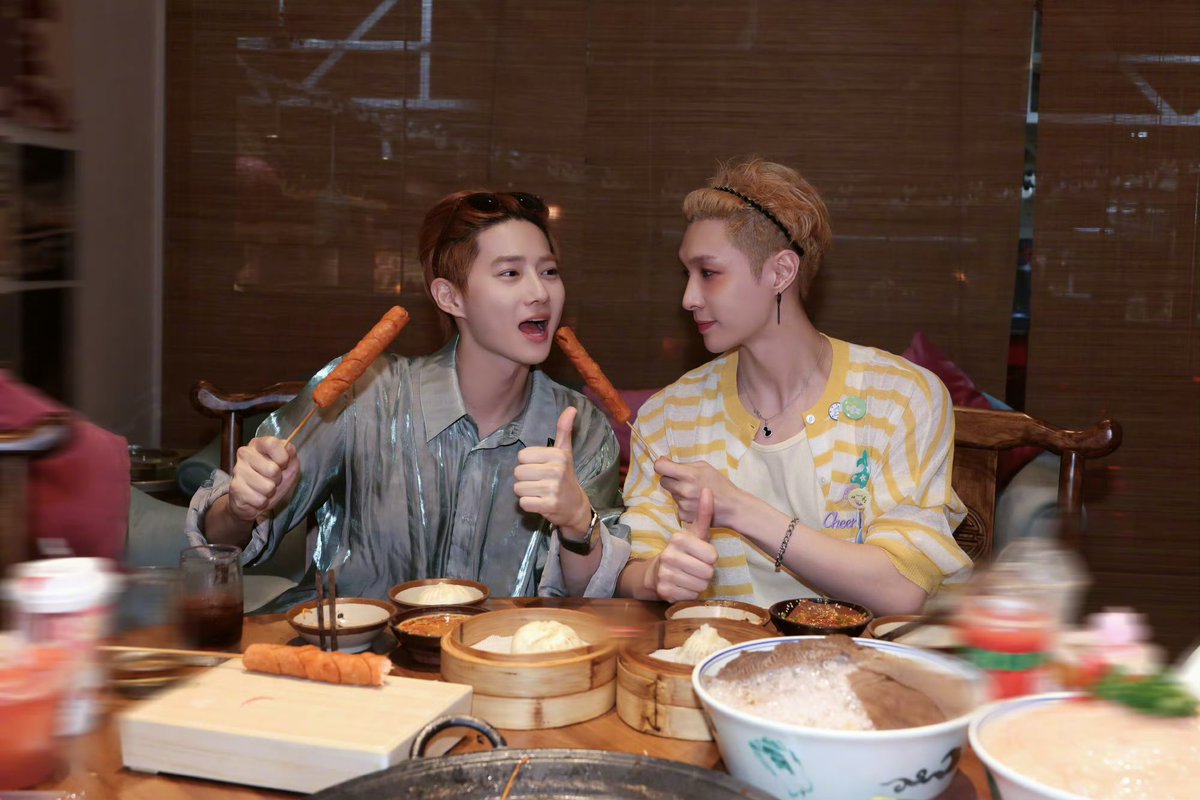 OnlyFor_YIXING's tweet photo. 060925 @layzhang Weibo 4P

“Isn’t that a joy when friends come from afar?”

#LayZhang #ZhangYixing #อี้ชิง #张艺兴 #Lay #Yixing  #레이 #レイ #장이씽 https://t.co/5PHOlA9AsU