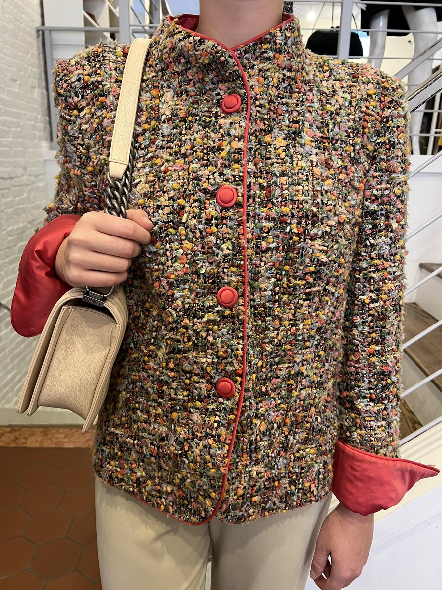 vintagetastebos's tweet image. More of the beautiful outfits here at Vintage Taste, like this colorful Armani jacket that goes perfectly with this Chanel Boy Bag! Styled with Escada pants, Bally shoes &amp;amp; Céline sunglasses. 

Click our website Product page for designers, sizes &amp;amp; prices. 

#womensconsignment