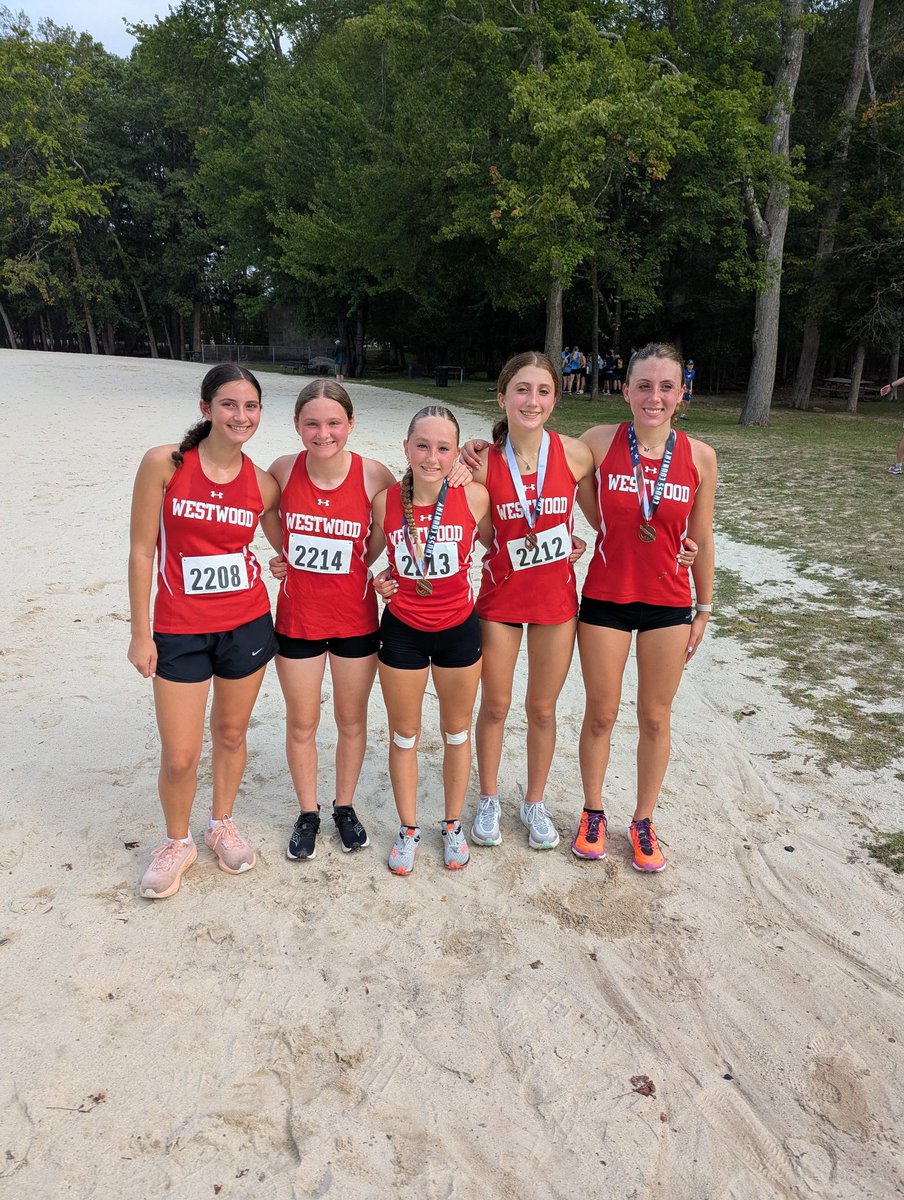 WWCardsRun's tweet image. The Lady Cardinals had a great start to their season placing 5th overall as a team in the Season Opener at Darlington. Senior Ava Colella placed 6th overall. Sophomore Brooke Colella placed 13th overall. Junior Madison Mahoney placed 17th overall.  #GoCards #westwood #xc