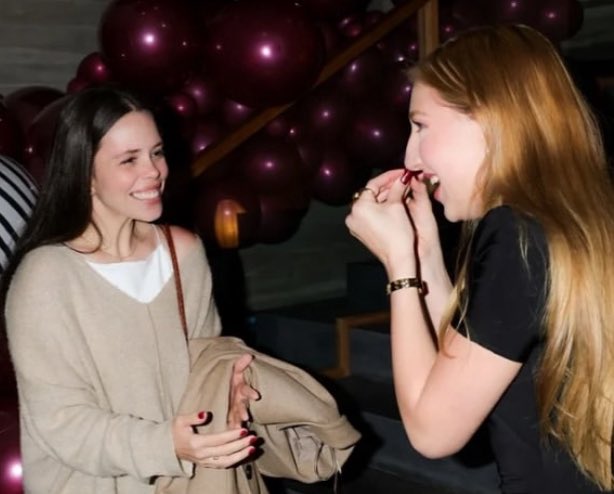 nois descobrindo agr que ela foi na surpresa de aniversário da luisa