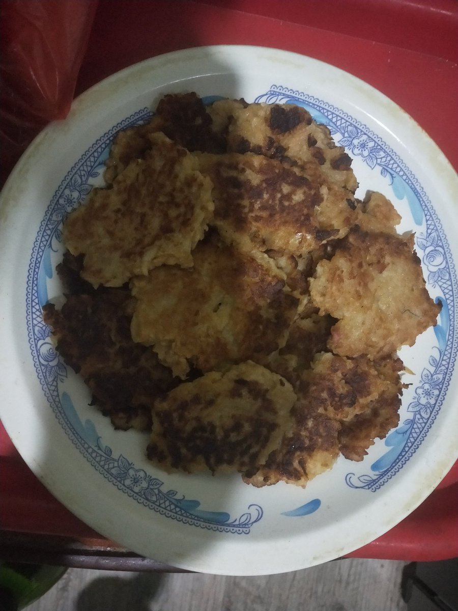 Забыла вчера выложить )Это правда очень вкусно 😋 😍😍😍😍😍😍😍😍 прям сладкие сочные) я даже не добавляла ни грамма сахара правда муки побольше потому что яблоки сочные попались да и мука овсяная была) 😁 теперь буду их всегда готовить 😋