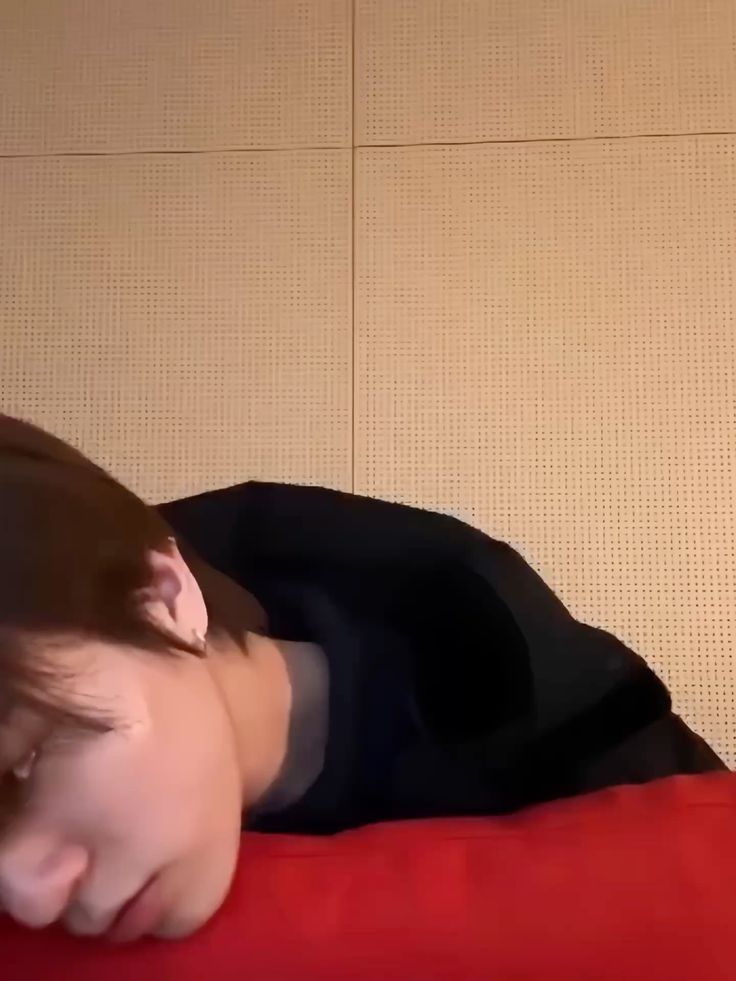 Satu2nya alesan kenapa gue pengen Dede cepet pulang. Mereka berdua nangis mulu Ya Tuhan gue udah di tahap, gak apa2 dah masak telor ceplok sehari 10x buat Dede daripada liat bocah kadaluarsa ini tantrum. Dikira imut kiyuttt apa begitu 

- Afif