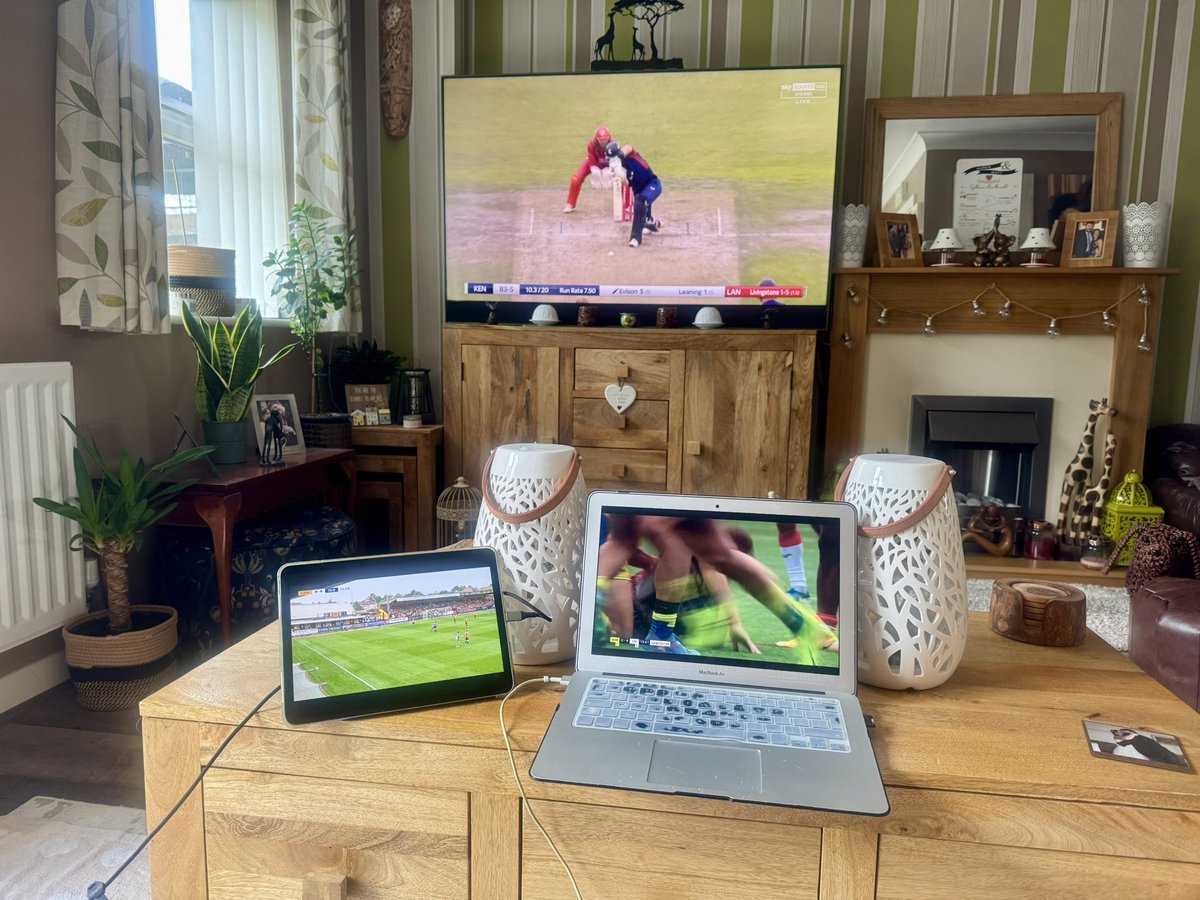 Matt Horton (@matthortonradio) on Twitter photo An afternoon of multi tasking with <a href="/Hullass1972/">Karen Horton</a>
Top screen: <a href="/lancscricket/">Lancashire Cricket</a>
Bottom left: <a href="/OfficialOAFC/">Oldham Athletic</a>
Bottom right: <a href="/SuperLeague/">Betfred Super League</a>
🤓 An afternoon of multi tasking with <a href="/Hullass1972/">Karen Horton</a>
Top screen: <a href="/lancscricket/">Lancashire Cricket</a>
Bottom left: <a href="/OfficialOAFC/">Oldham Athletic</a>
Bottom right: <a href="/SuperLeague/">Betfred Super League</a>
🤓