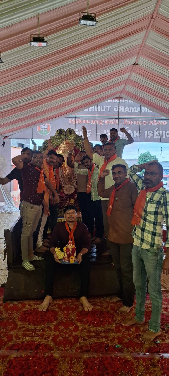 BjpBotad's tweet photo. 🚩 ભારતીય જનતા પાર્ટી - બોટાદ જિલ્લા આયોજિત ઓપરેશન સિંદૂર થીમ આધારિત ગણેશ મહોત્સવ-૨૦૨૫ 🎯
🔔 વિસર્જન ની અવિસ્મરણીય ક્ષણો 🙏🏻
બોટાદ જિલ્લા સોશિયલ મીડિયા વિભાગ
#ganpatibappamorya #bjp4botad #botad #ganeshutsav #visarjan #ganpati #ganeshfestival #ganpatibappa https://t.co/VVRAnikLma