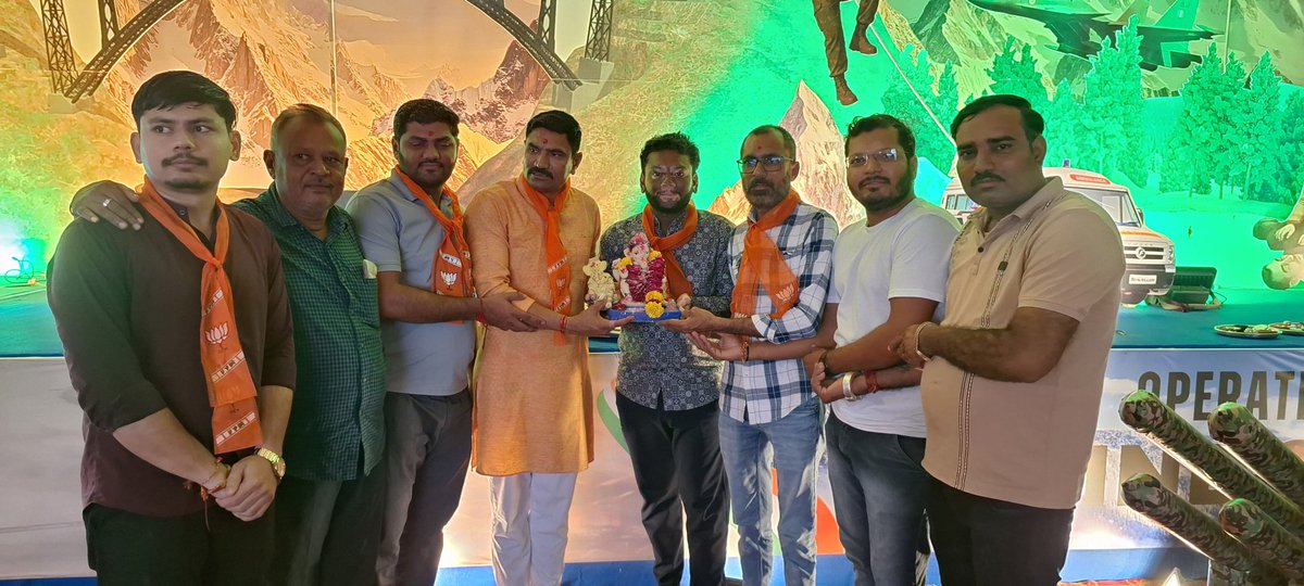 BjpBotad's tweet photo. 🚩 ભારતીય જનતા પાર્ટી - બોટાદ જિલ્લા આયોજિત ઓપરેશન સિંદૂર થીમ આધારિત ગણેશ મહોત્સવ-૨૦૨૫ 🎯
🔔 વિસર્જન ની અવિસ્મરણીય ક્ષણો 🙏🏻
બોટાદ જિલ્લા સોશિયલ મીડિયા વિભાગ
#ganpatibappamorya #bjp4botad #botad #ganeshutsav #visarjan #ganpati #ganeshfestival #ganpatibappa https://t.co/VVRAnikLma