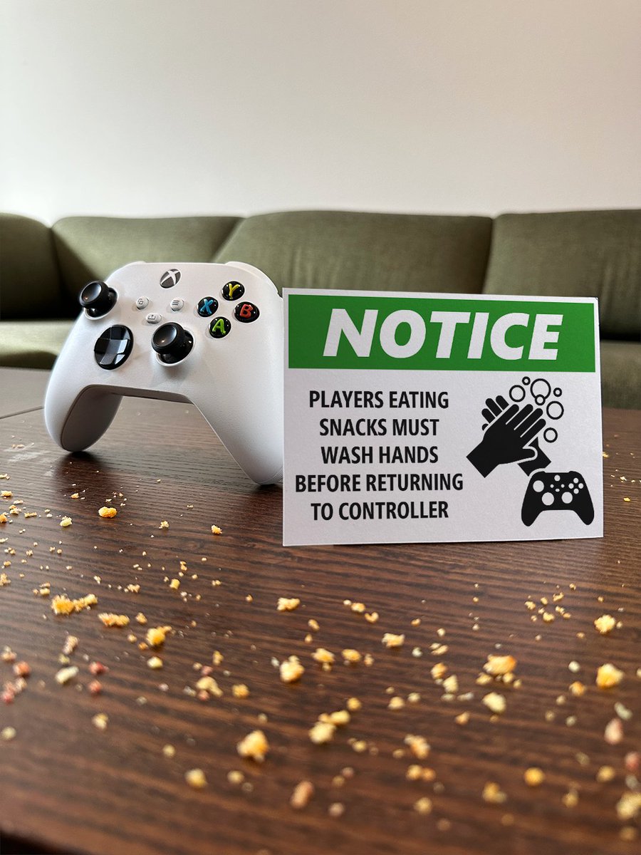 Xbox's tweet image. Tapping the sign 👇