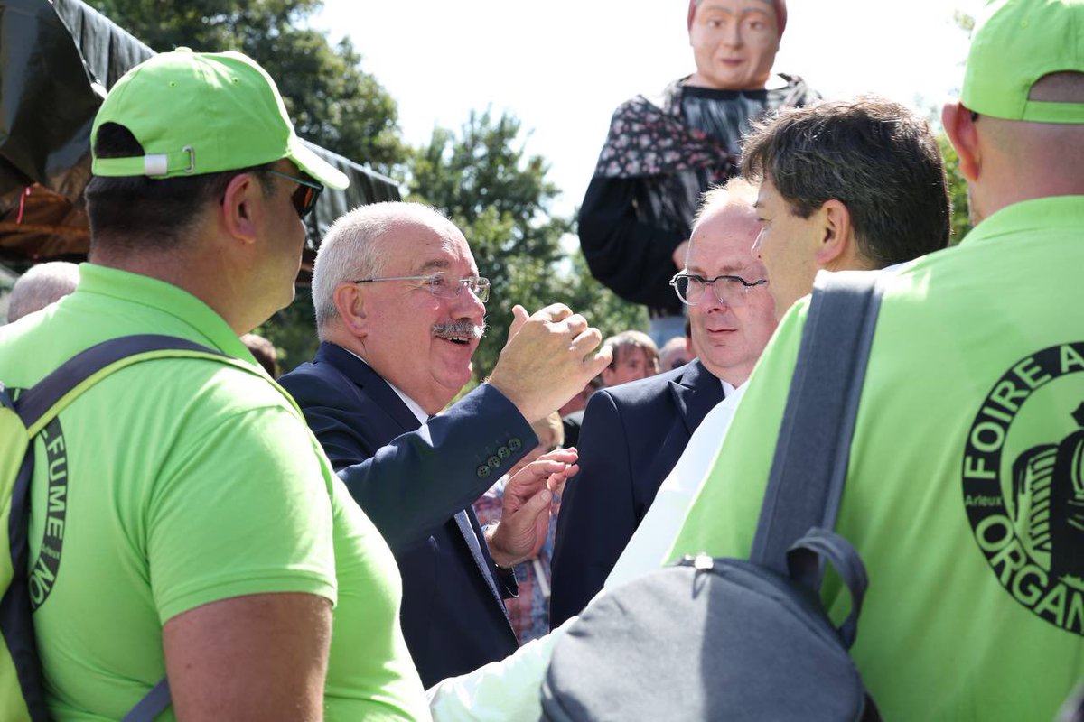 Christian POIRET (@christianpoiret) on Twitter photo La foire à l’ail fumé d’Arleux s’ouvre aujourd’hui pour sa 64ᵉ édition.
Depuis 1962, cette foire rassemble chaque année plus de 60 000 visiteurs autour de l’excellence d’un produit unique : l’ail fumé d’Arleux !
Le <a href="/departement59/">Département du Nord</a> est fier de soutenir ses traditions et son La foire à l’ail fumé d’Arleux s’ouvre aujourd’hui pour sa 64ᵉ édition.
Depuis 1962, cette foire rassemble chaque année plus de 60 000 visiteurs autour de l’excellence d’un produit unique : l’ail fumé d’Arleux !
Le <a href="/departement59/">Département du Nord</a> est fier de soutenir ses traditions et son