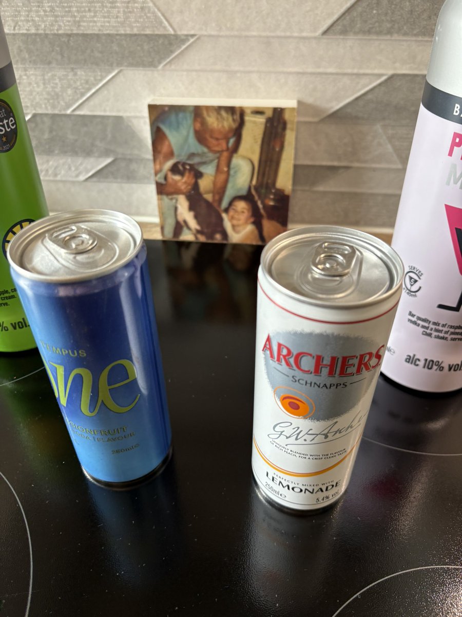 DavidIanGould's tweet photo. A few wee well deserved drinks.  Tempted to go to pub too https://t.co/lgbdispPEg
