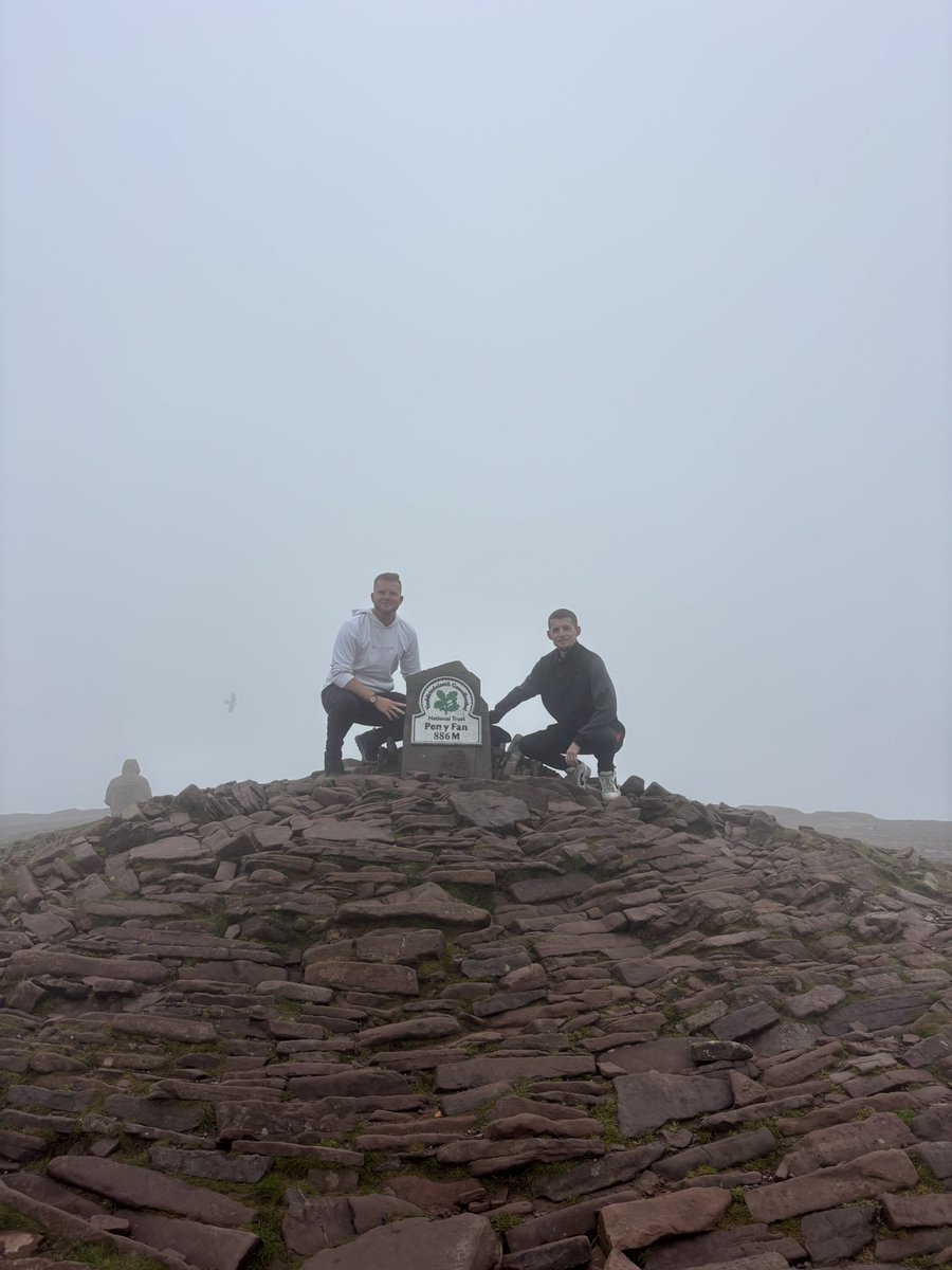SamHicks101's tweet photo. Pen Y Fan ⛰️ 11am
England vs Andorra 🏴󠁧󠁢󠁥󠁮󠁧󠁿 5pm https://t.co/yfW5XjujLB