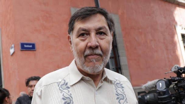 🚨NOROÑA, EL “INDEFENSO”

Resulta que a Gerardo Fernández Noroña la FGR le dio escoltas tras recibir un manazo de Alito Moreno y un zape en la Comisión Permanente. Como si fueran luchas de la AAA, le pusieron seguridad para que no lo vuelvan a “lastimar”.

El senador primero