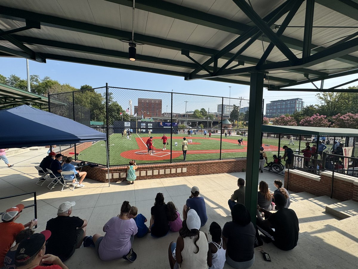 CoachForbes_UNC's tweet image. OPENING DAY!
Thanks to @MLoftheTriangle for letting our team help kick off the 2025 Fall Season! Always an honor!
@DiamondHeels