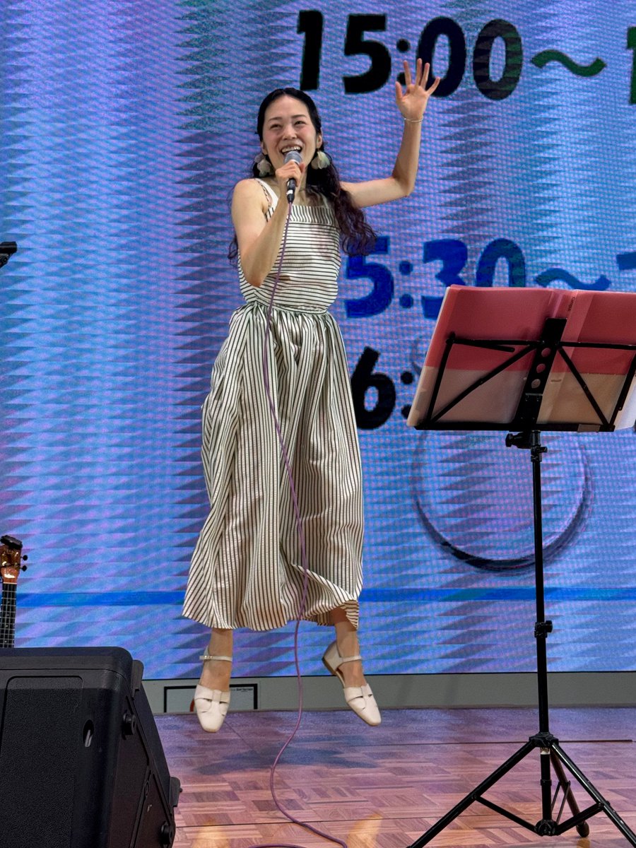 Nejibana_love's tweet photo. #2025年9月6日 : #エミテラス所沢 _05
#記念写真📸🌹🌻💖🍬💐💞
#上野まな さん🎤🎸🦜#ブラボー💓
#第9回 #アーティスト展 💕🍀🥰
#とこまちコンサート2025🎼
#TOKOROZAWA #eCUBE
#2025年 #巳年🐍 https://t.co/iNrY2pCSs8