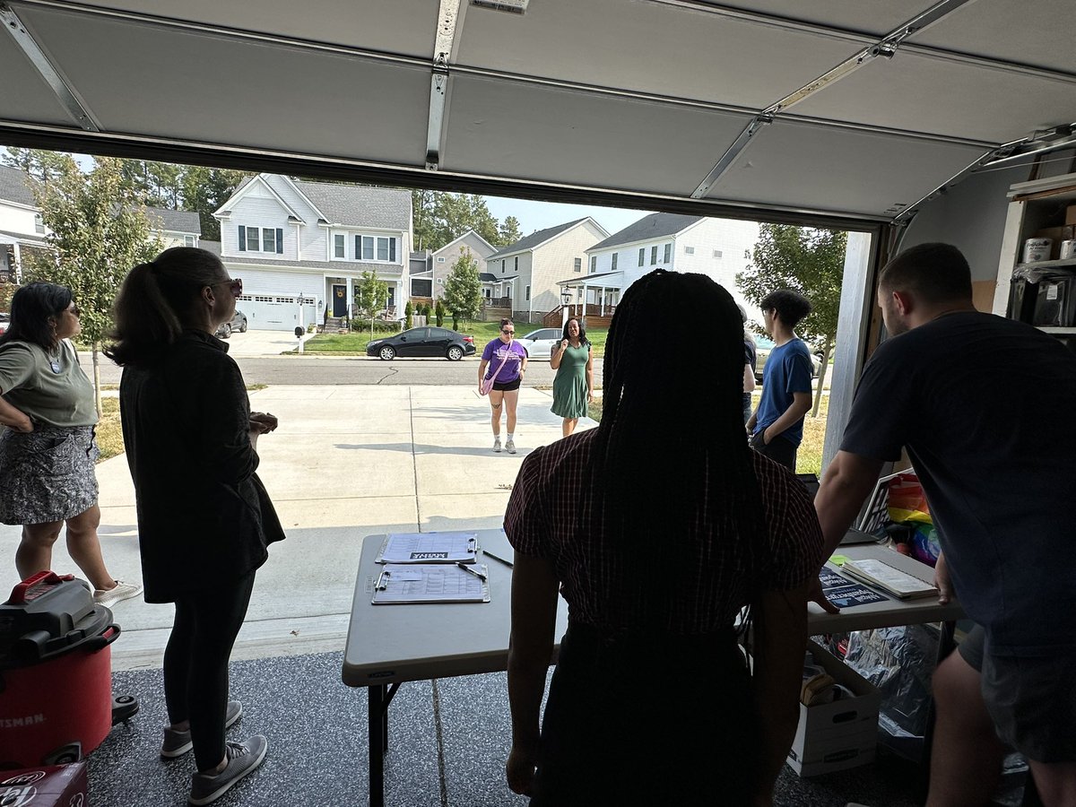pohlforcongress's tweet photo. Always great to greet weekly canvassers for @SpanbergerForVA, @GhazalaHashmi, &amp; @jonesjay!

It was extra special today because @LeslieMehtaVA kicked off an incredible canvass launch along with @HelmerVA. https://t.co/ZogNWRFsJV