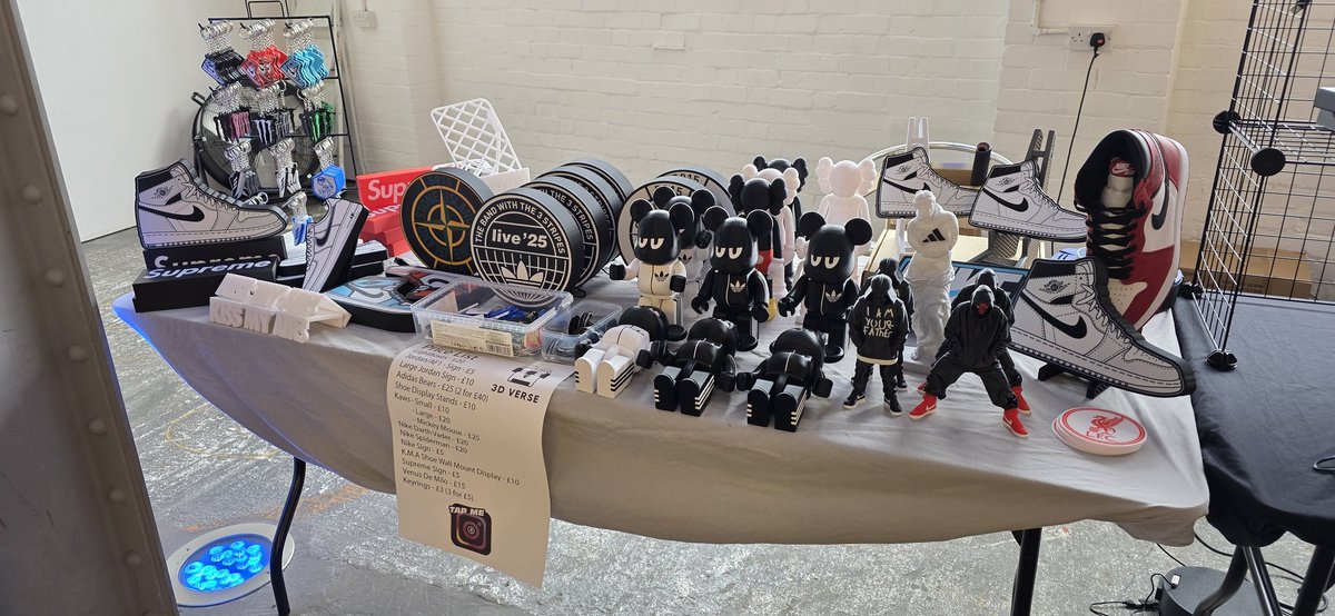 3DVersePrints's tweet photo. All available stock from todays @TrainerFest reduced to clear, DM for enquiries, including lightboxes, bearbrick and more https://t.co/0Qgpo4utLQ