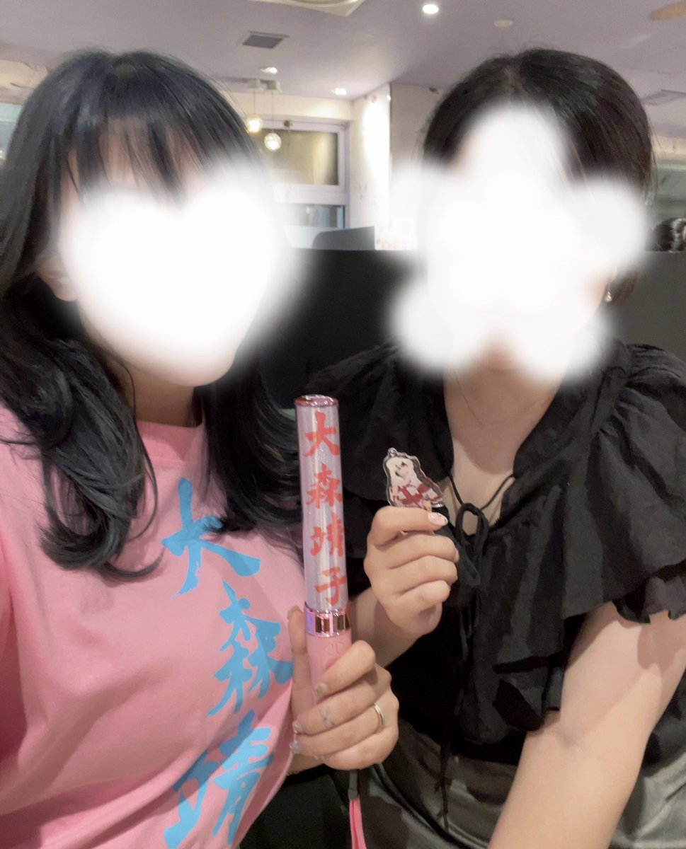 iam___AA's tweet photo. 大森さんは今日も美しくキラキラ💖🫧

大森さんが繋げてくれた縁とか未来が
どんどん拡張して生きた今日。

お互いがお互いの意思や主義を持ちながら
「信者」と名乗るこのピンクの空間が大好き！

2025.09.06
京都　磔磔

#大森靖子音羽楽園ツアー 
#大森靖子 https://t.co/VFsgKEr1Gu