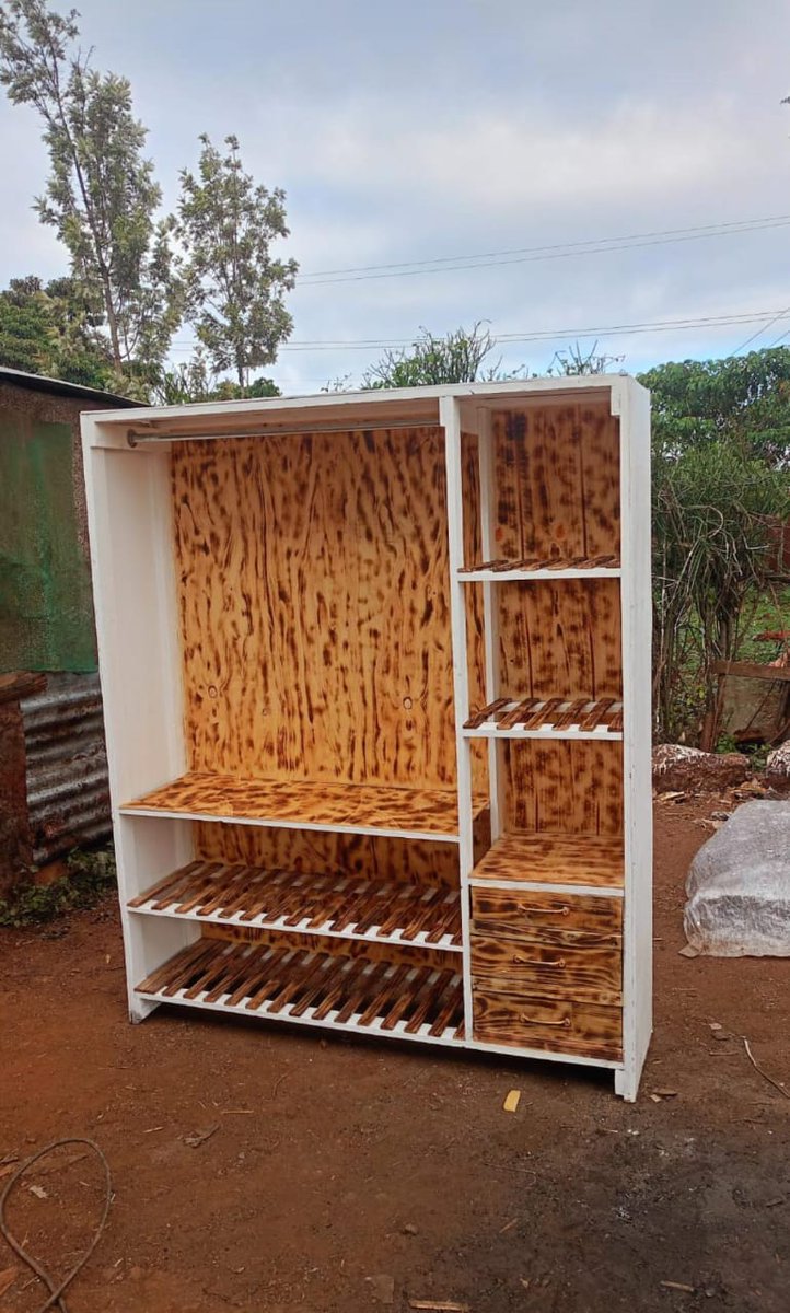 DavidMukim93339's tweet image. Affordable and stylish Clothracks 
Frame 1 (3*6).6800
Frame 2(4*6).8,500
Frame 3(5*6).12,000
Frame 4(6*6).15,500
Can be painted any colour and can also be customized