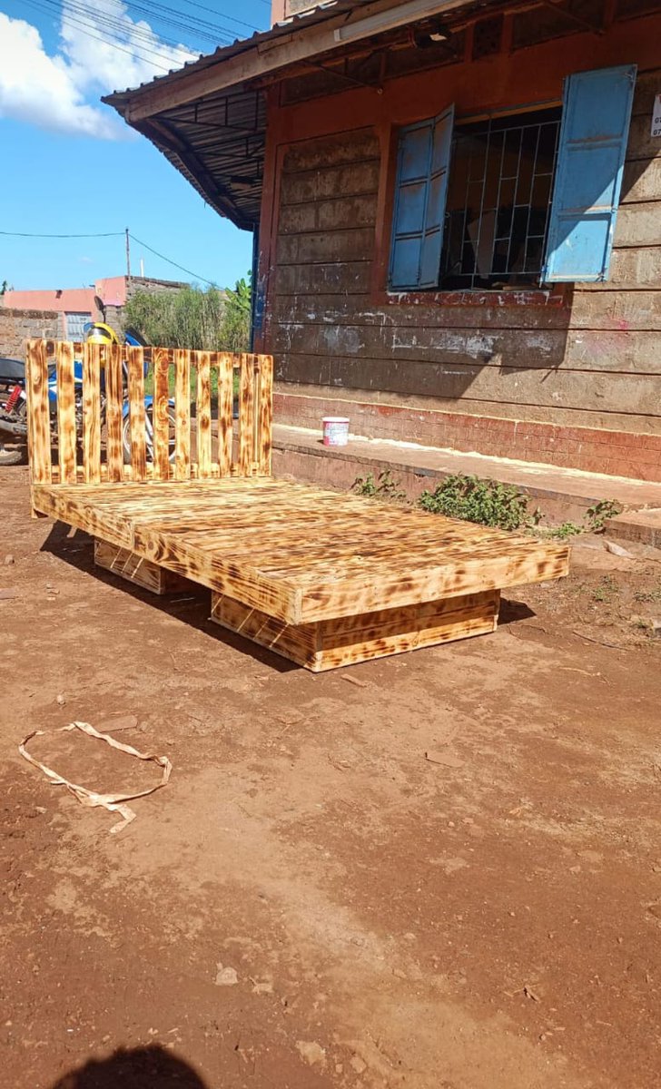 DavidMukim93339's tweet image. Pallet beds 
Frame 1(4*6=7k,5*6=9500)
Frame 2(9k,5*6=14k)
Frame 3(4*6=11,500k,5*6=14k)
Frame 4(4*6..12k,5*6=14,500)
Unlimited designs,paintable any colour and can be customized to any design ...