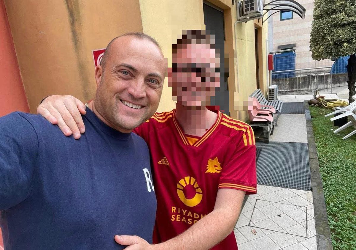 Davide era un alcolista che dormiva per strada.
Oggi è un ragazzo che lavora, fa volontariato e sta bene in salute.
Tutto questo grazie a due anni di impegno costante da parte dei City Angels di Brescia e di Diego De Franceschi “Dream”, il loro leader, con lui nella foto!