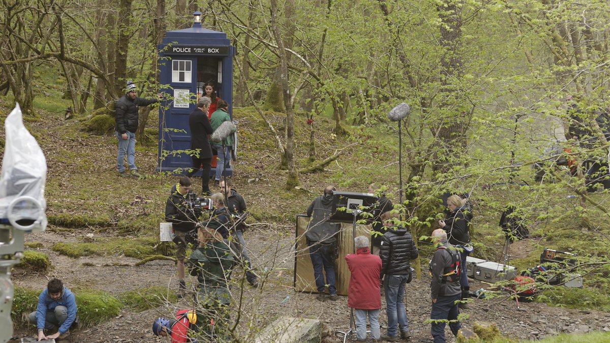 brinatello's tweet photo. The Doctor plays (music) outside! 😁 Some bts moments from the #DoctorWho ep, #RobotOfSherwood, filmed at Fforest Fawr. Love the one of Jenna (📸: #GregJames). #PeterCapaldi #TwelfthDoctor @Jenna_Coleman_ #ClaraOswald #TomRiley #RobinHood #PlayOutsideDay (1st Sat. of every month) https://t.co/VgDAr9t9yn
