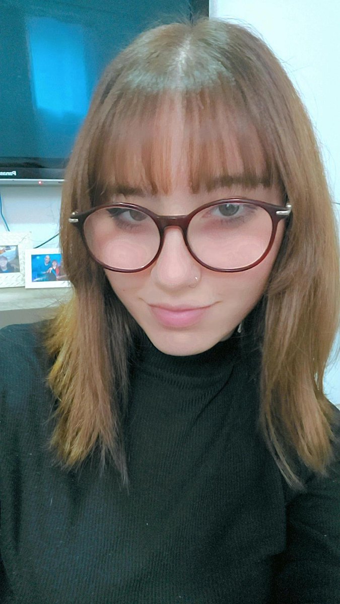 junpaces's tweet image. the fangirl:  the bias: