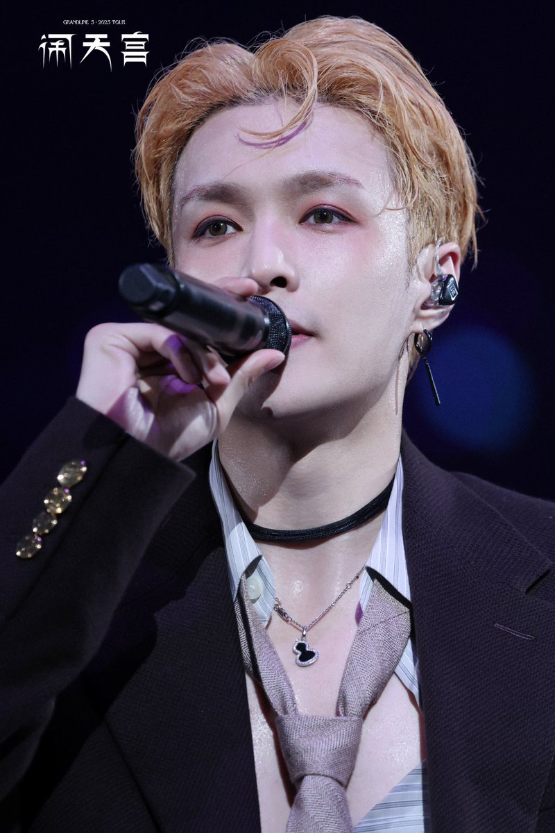 lay_studio's tweet photo. 📍The 2025 Lay Zhang “GRANDLINE 5· Rock the Heavenly Palace” Tour · Nanjing Stop
Memories renewed, the brilliance of Nanjing remains. See you next time, crew! https://t.co/CRu9uH0bH8
