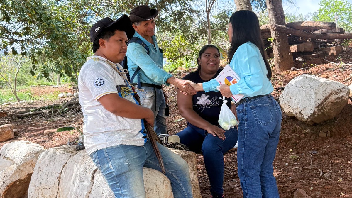 SandraComunes's tweet photo. Llegamos al ETCR de Tierra Grata, César. 
Estamos reunidos con más de 30 líderes y lideresas sociales de los municipios de Codazzi, San Diego, Manaure y La Paz. 

Allí nos reunimos con entidades del Estado como el @MinSaludCol quienes presentaron a los equipos básicos de salud. https://t.co/ymXSyy9S2H