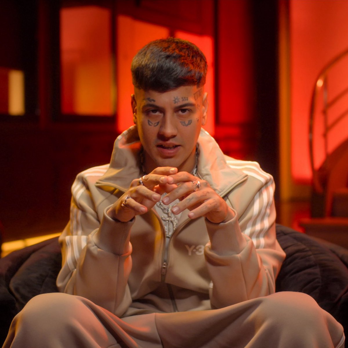 planetaduki's tweet photo. Es hora de aceptar que quieran o no, este loco revolucionó con su música. Nos vemos en Netflix. Prendan un puchito que esto es cine 🍿 https://t.co/BVBcXqJlCI
