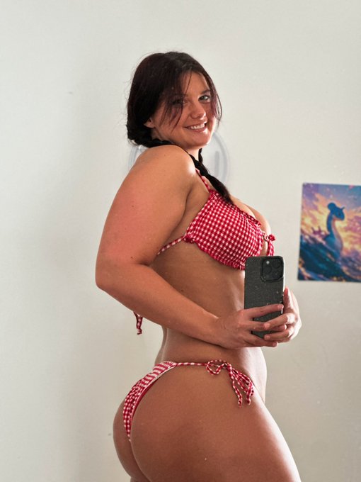 Watch Emily Jones's leaked NSFW photo on TwXstars