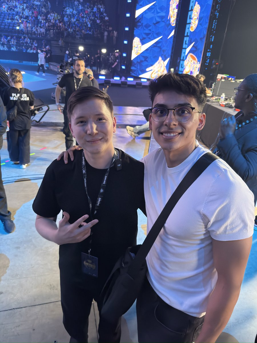 México presente en Francia 🇲🇽 🇫🇷 <a href="/JeltyTV/">Jelty 🧢</a>