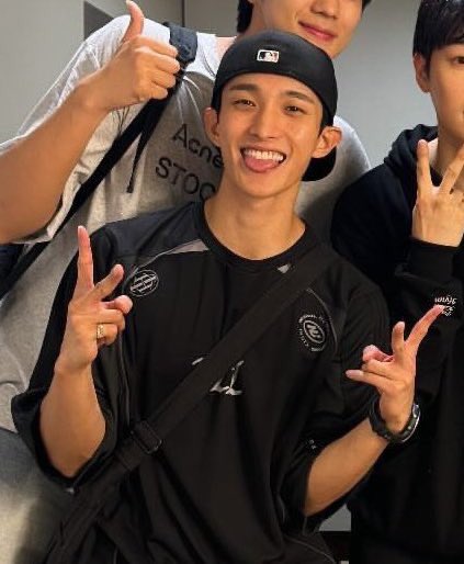 kyeomunyoung's tweet image. WE                                                       BLINKED