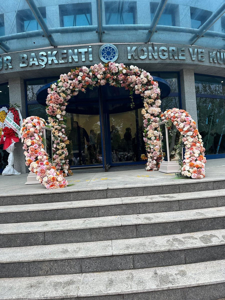 ytunocontext1's tweet photo. YTÜ’de skandal‼️

Bireysel etkinliklere yasak olan, öğrenci kulüplerine bile çok zor şartlar altında verilen YTÜ Kongre Merkezinde, Ak Parti Esenler ilçe başkanının oğlu için nikah töreni düzenlendi. 

@eyupdebik @YildizEdu var mı bu duruma bir açıklamanız? https://t.co/nQHzJyhOIi