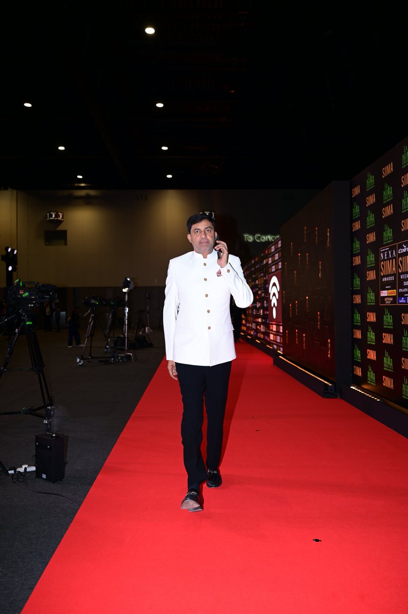 siima's tweet photo. Power moves on the red carpet — @vishinduri   @BrindaPrasad1  set the tone for a night to remember.

Dubai Local Partner: #Truckersuae 
#NEXASIIMA #SIIMAinDubai #SIIMA2025 #NEXA #Airtel #Swastiks #HonerHomes #SouthIndiaShoppingMall #BigC #EaseMyTrip #adityaramchairman #Budbee #SMAAX #LaNima #NEXAExperience #createinspire  @ConfidentGroup1  @adityaram_chairman @adityaramproperties @easemytrip