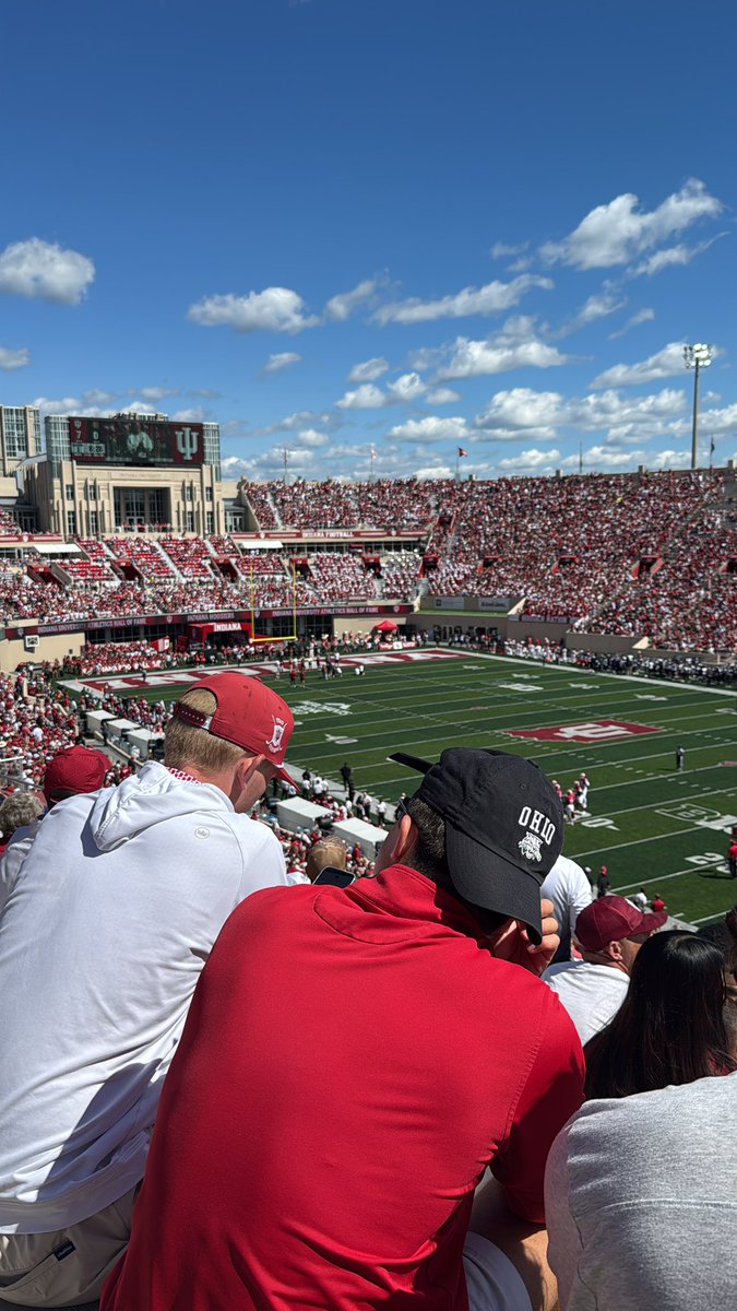 DFyodor1744's tweet photo. In enemy territory for the free beer can’t ever turn that down go boilers #BTFU fuck the Hoosiers https://t.co/SkxUT5JoNb