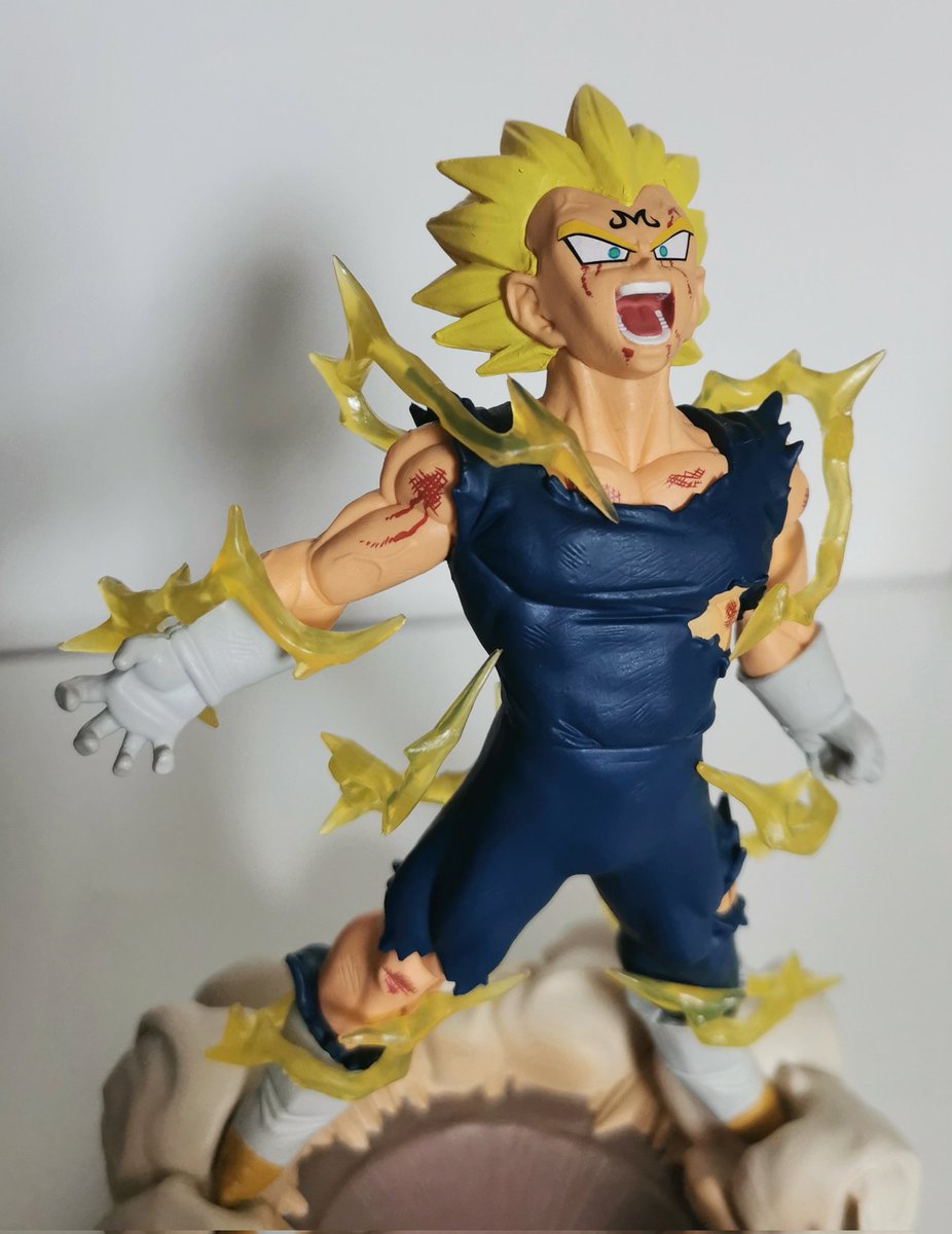 Seconde réception du jour : L'extraordinaire Majin Végéta de la gamme History Box.

Elle n'est pas très grande mais j'ai eu un gros coup de cœur pour les détails. Un Végéta de plus dans la collection. 🥰