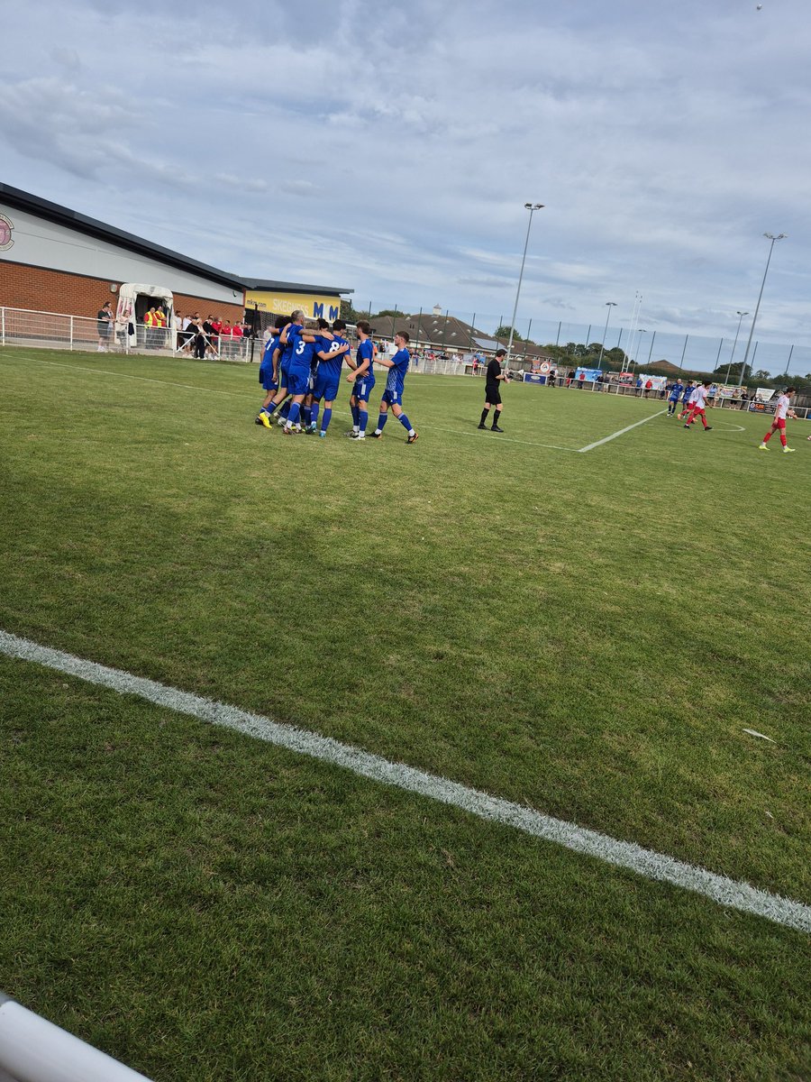 lee1978lcfc's tweet photo. I do love non league football ... A goal after 20 seconds ... 1 man drummer 🥁 ... Fans singing "we're gonna piss on ya" 👀🤷 ... 5 goal thriller ... Decent little ground ✅🍻
#nonleaguefootball #skegnesstown #pinxtonfc https://t.co/vd5tAYJTcH