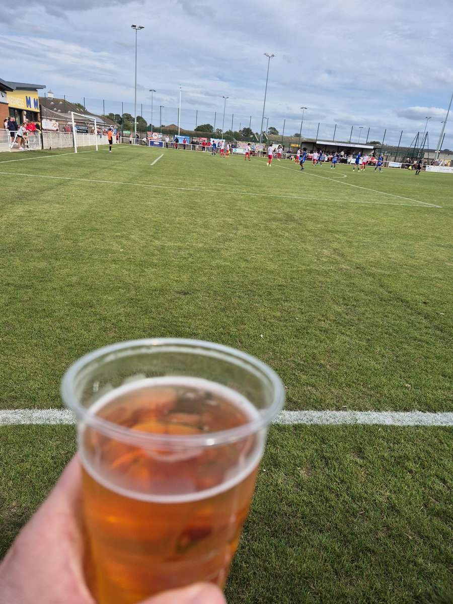 lee1978lcfc's tweet photo. I do love non league football ... A goal after 20 seconds ... 1 man drummer 🥁 ... Fans singing "we're gonna piss on ya" 👀🤷 ... 5 goal thriller ... Decent little ground ✅🍻
#nonleaguefootball #skegnesstown #pinxtonfc https://t.co/vd5tAYJTcH