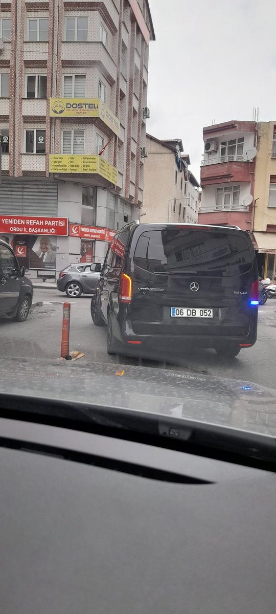 Bugün Ordu sokaklarında <a href="/MHP_Bilgi/">MHP</a> Ordu Milletvekili <a href="/nacisanliturk/">Naci Şanlıtürk</a> e ait araç asıl olan vatandaşlara rahatsızlık vererek siren çalarak trafiği birbirine katarak ilerlemesi tam bir görgüsüzlük Naci sen bu milleti temsil edemezsin <a href="/dbdevletbahceli/">Devlet Bahçeli</a> halkın adamları ile yürümelisin