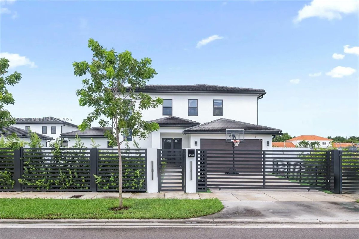 bhhsftlse's tweet photo. 10940 SW 180th St, Miami, FL, 33157
4 bed | 3 bath 2932 Sq. Ft.
Active | 1250000
https://t.co/GOvFNErogL
Built in 2023, this Breccia model blends modern design with everyday comfort. The open layout showcases a chef's kitchen with quartz countertops, stainless steel... https://t.co/DOYu4yzJd7