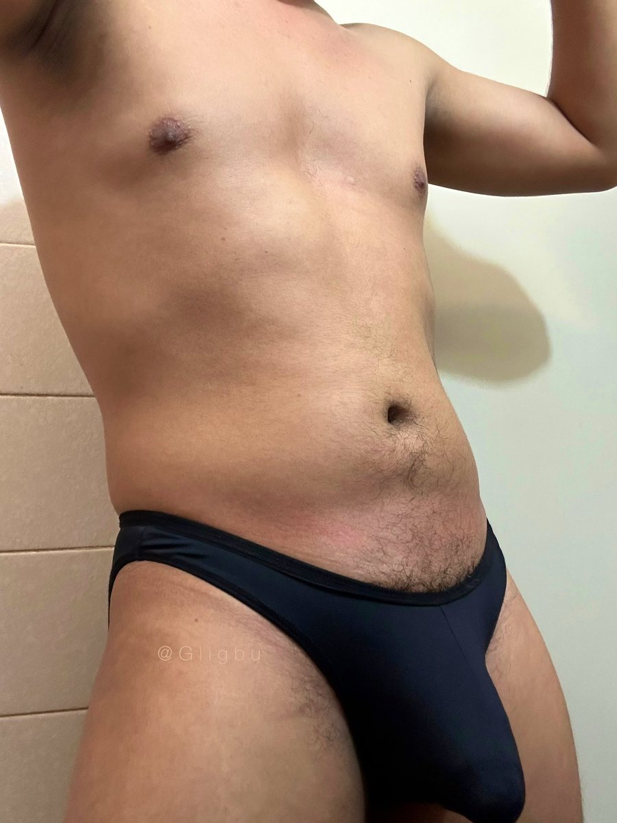 menundiespotter's tweet photo. ¡Qué chulos son los #hombres que se atreven a usar #trusa y presumir su #bulto velludo!  Así como @Gligbu 😏🩲🔥
Aquí se respeta al que provoca sin miedo.
¿Ya nos mostrar la tuya o solo vienes a mirar? 👀
⠀
#TrusaHot #BultoVelludo #SlipGame
💾 RT si aceptas el reto. https://t.co/cAxhPmIZA9