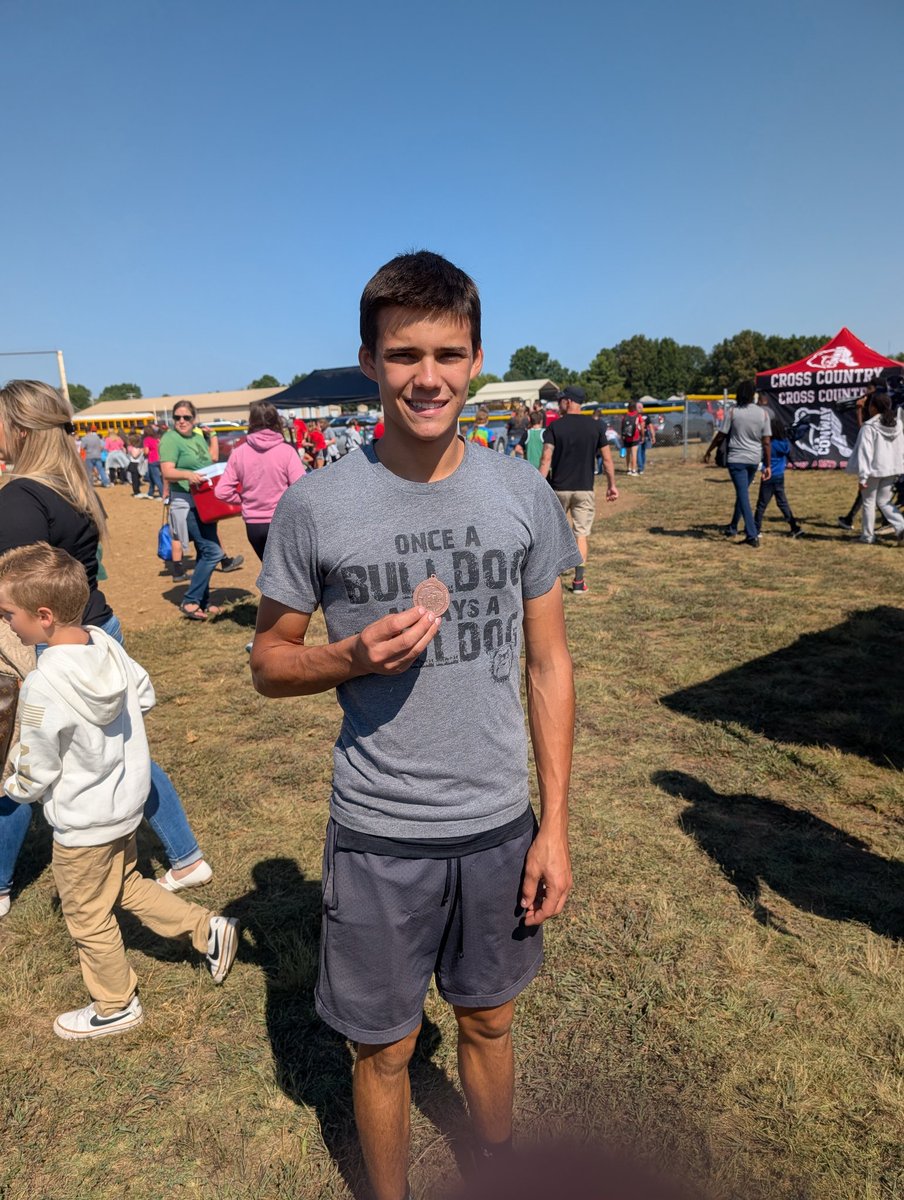 Congratulations to Aiden Evans on earning a medal by placing 23rd at the SWCCCA Invite.
#GreatDayToBeABulldog