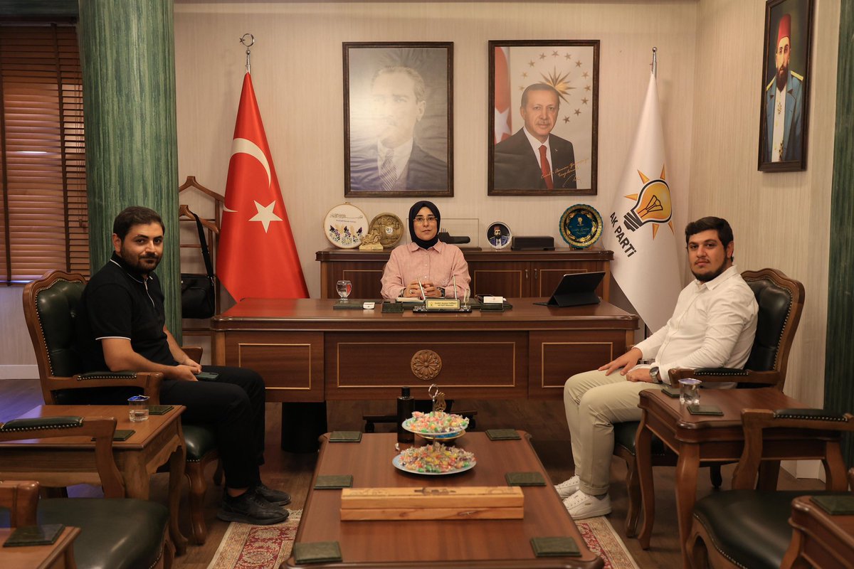 CYAZMAC's tweet photo. 📍Karaköprü 

Çalışma ofisimizde bir araya geldiğimiz; 

💢 AK Parti Şanlıurfa İl Gençlik Kolları Başkan Yardımcımız, Seçim İşleri Başkanımız Osman Karakuş ve Hakan Bozkurt’a 
💢 AK Parti Karaköprü Kadın Kolları yönetiminden kıymetli Yasemin Kurtboğan'a
💢 Viranşehir ilçemizden Tekke Mahallesi muhtarımız Cemal Güner, Gölbaşı Mahallesi muhtarımız Mehmet Şah Aslandağ, Hürriyet Mahallesi muhtarımız Nusret Akbulut'a 

nazik ziyaretleri için teşekkür ederim.