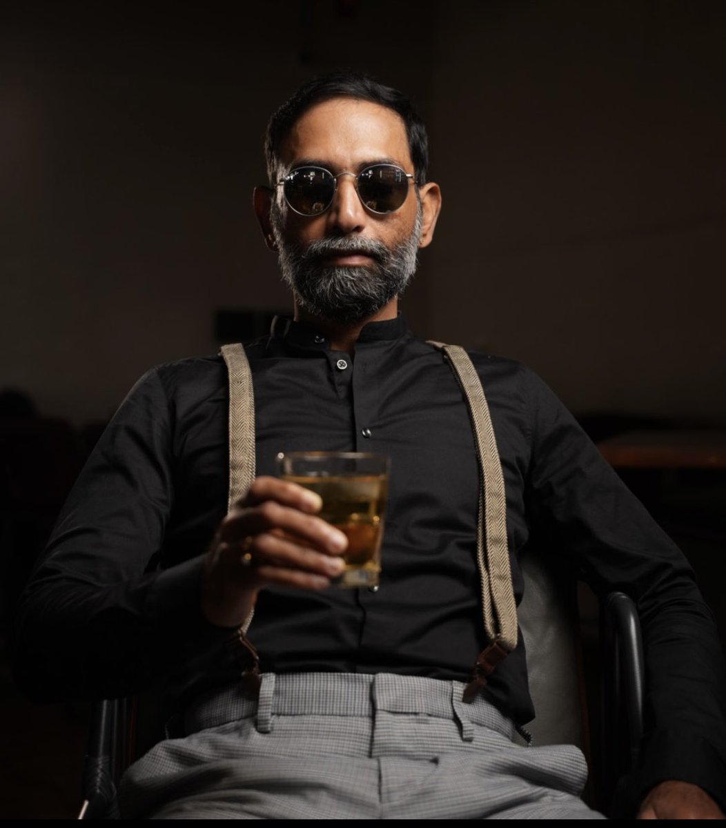 crerampolusane's tweet photo. Cheers! 🥃 Mind at ease, power moves in place.

#whiskey #scotch #teachers 
#sriramreddypolasane #actorsriramreddy #trainersriramreddy #harleysriramreddy #sriramreddyguru #cheers https://t.co/WXauAmQAjT